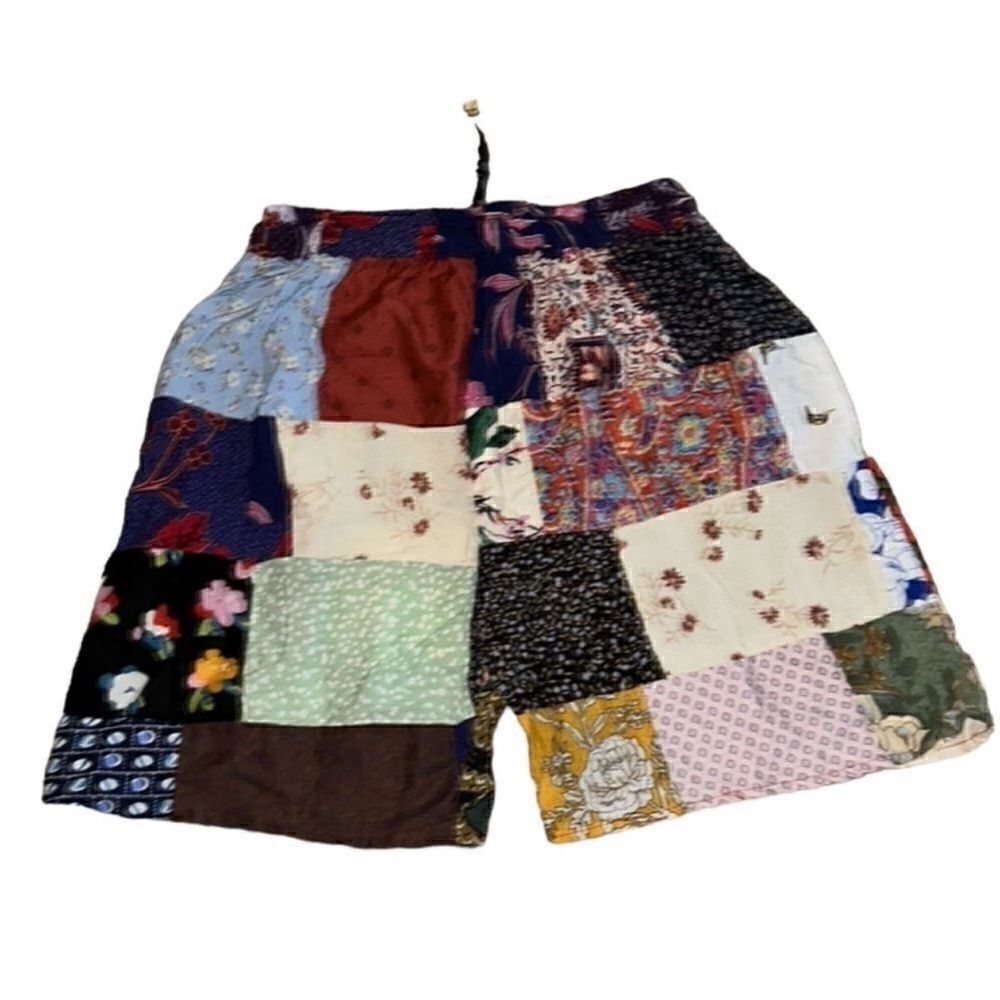 Women's Elastic Waist Patchwork Shorts.